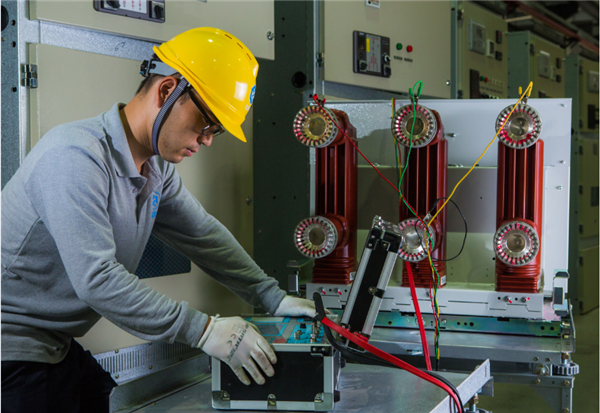 中压真空断路器维保检修