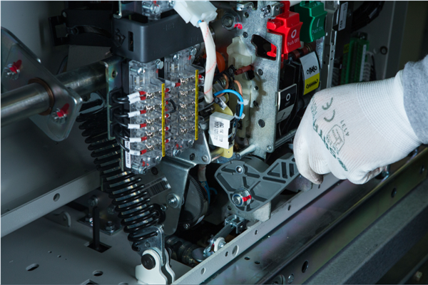 中压真空断路器维保检修